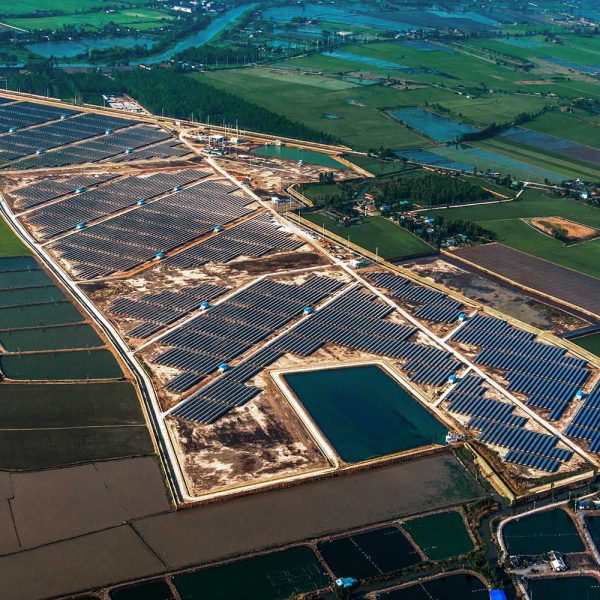 solar-energy-system-panels-power-cells-farms-PR52K9E.jpg